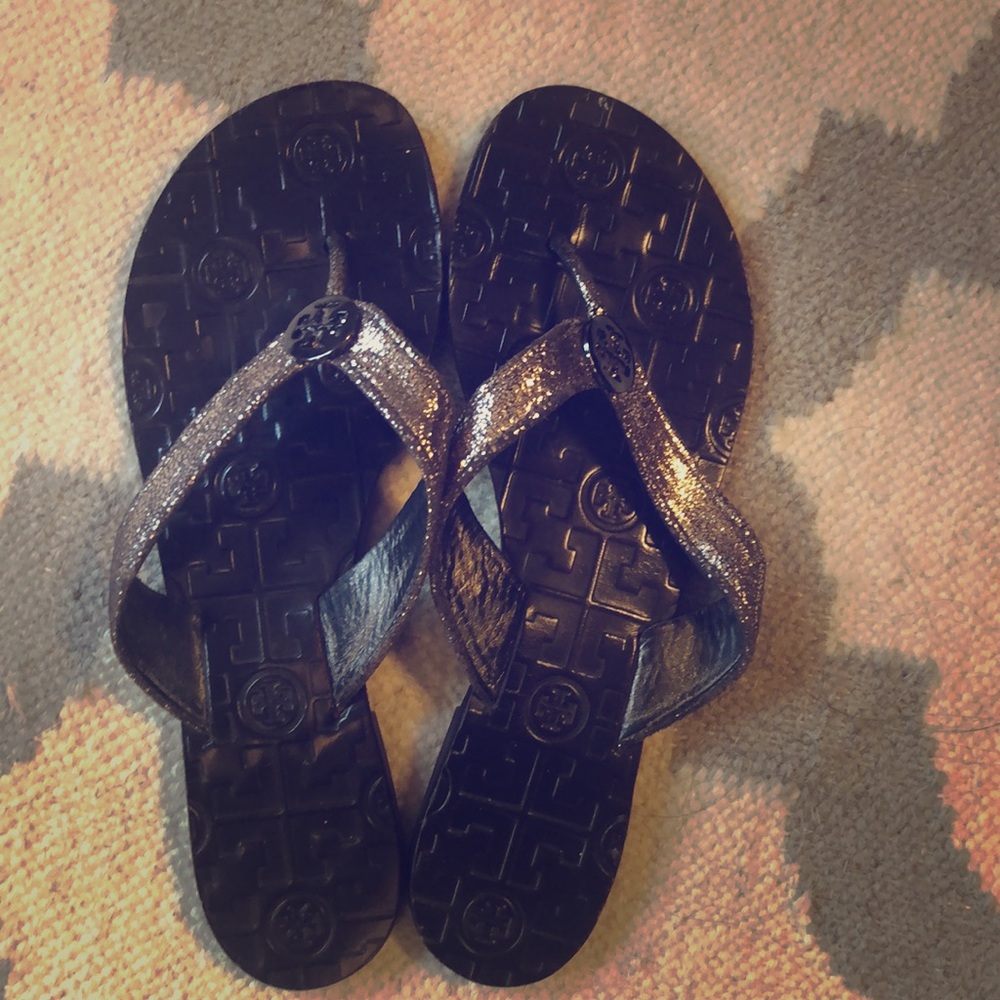Tory Burch Thora flip flops Pewter pebbled leather